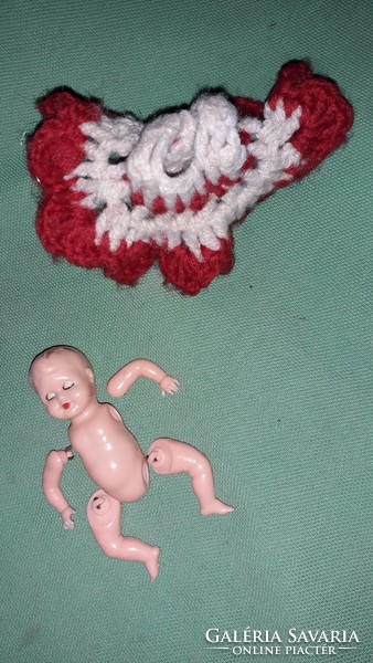 Antik alvós pislogós celluloid jelzett OLASZ baba horgolt ruhácskával 7 cm a képek szerint
