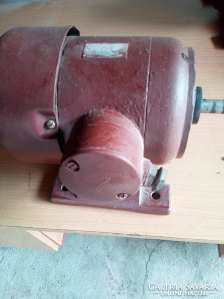 2 Old imi electric motors.