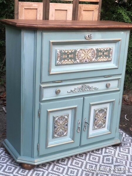 Romantic, gold-antiqued secretary, writing chest, with gift baskets