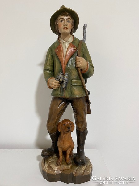 Wooden statue of a hunter (professional woodwork, very detailed, a real rarity)