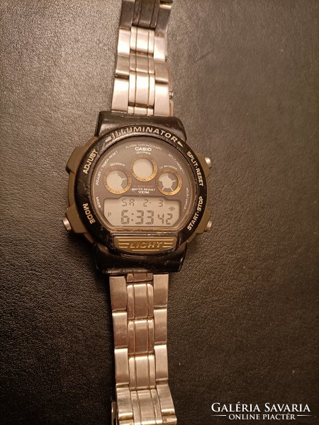 Casio illuminator karóra