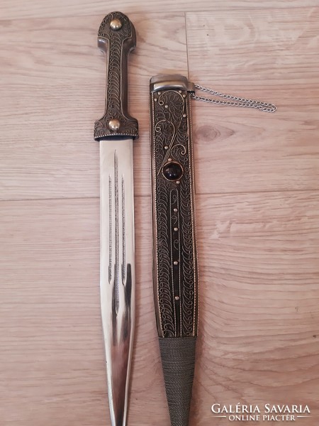 A beautiful, well-crafted Far Eastern dagger, kinjsal