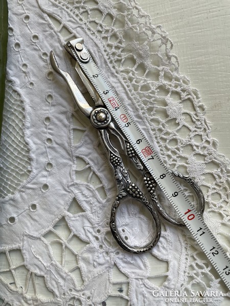 Silver-plated grape scissors decorated with beautiful grapes