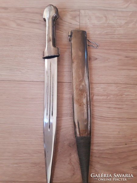 A beautiful, well-crafted Far Eastern dagger, kinjsal