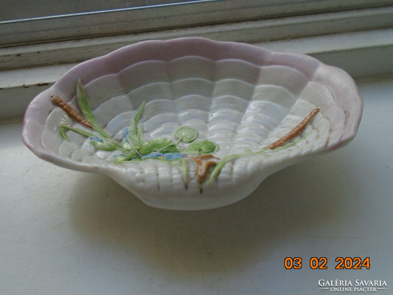 Antique pink shell-shaped soap holder/jewelry holder with convex flower bouquet
