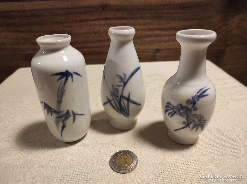 Hand-painted miniature vases made of eggshell porcelain