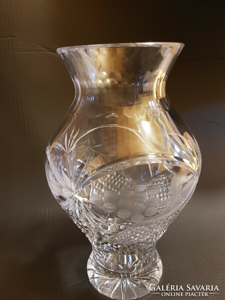 Lead crystal vine pattern vase