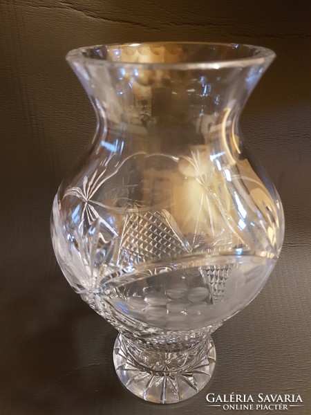 Lead crystal vine pattern vase