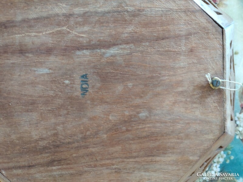 Indiai szantálfa intarziás fali dísz