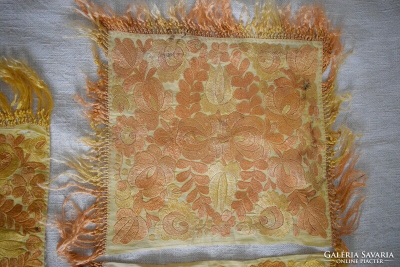 Old Mezőkövesd matyó pattern embroidered tablecloth 3 pieces 39x26.5cm + fringe; 2 pcs. 42X40cm+fringe defective! Matthew