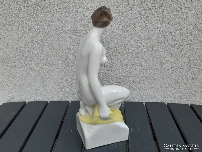 Huge raven house nude porcelain