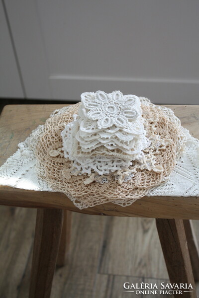 Beautiful hand-crocheted lace tablecloths - 25 beautiful pieces