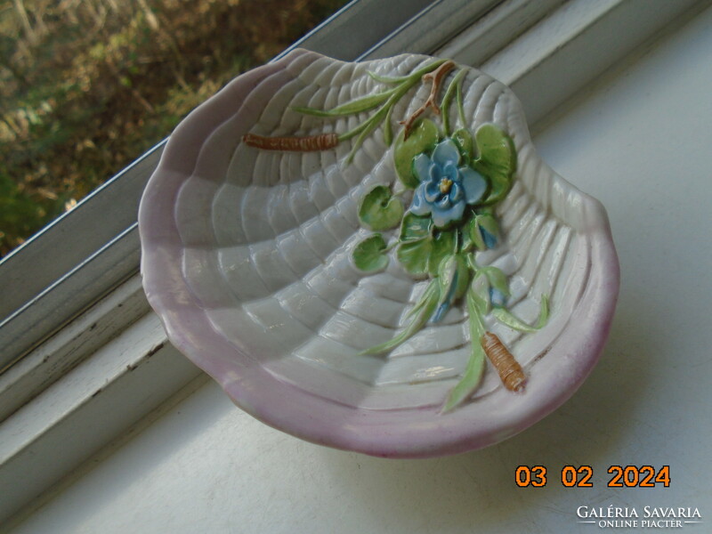 Antique pink shell-shaped soap holder/jewelry holder with convex flower bouquet