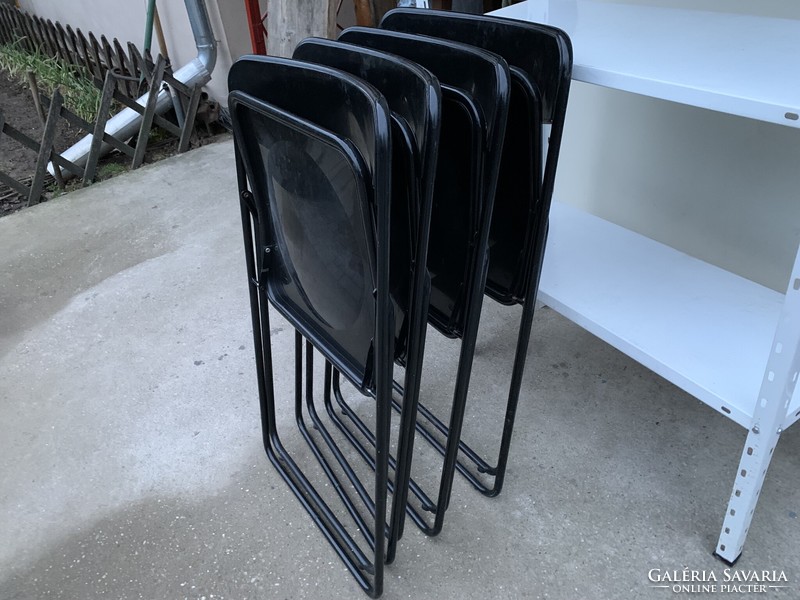 Összecsukható használt IKEA fekete székek 2.500/db.