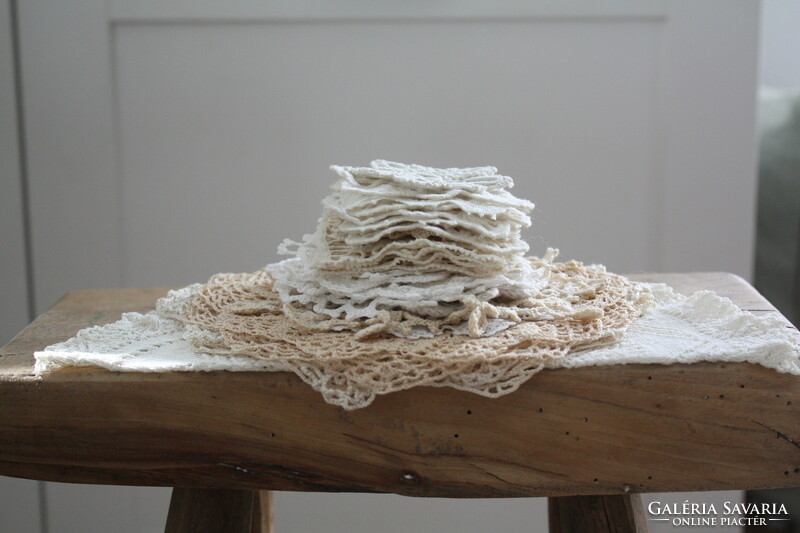 Beautiful hand-crocheted lace tablecloths - 25 beautiful pieces