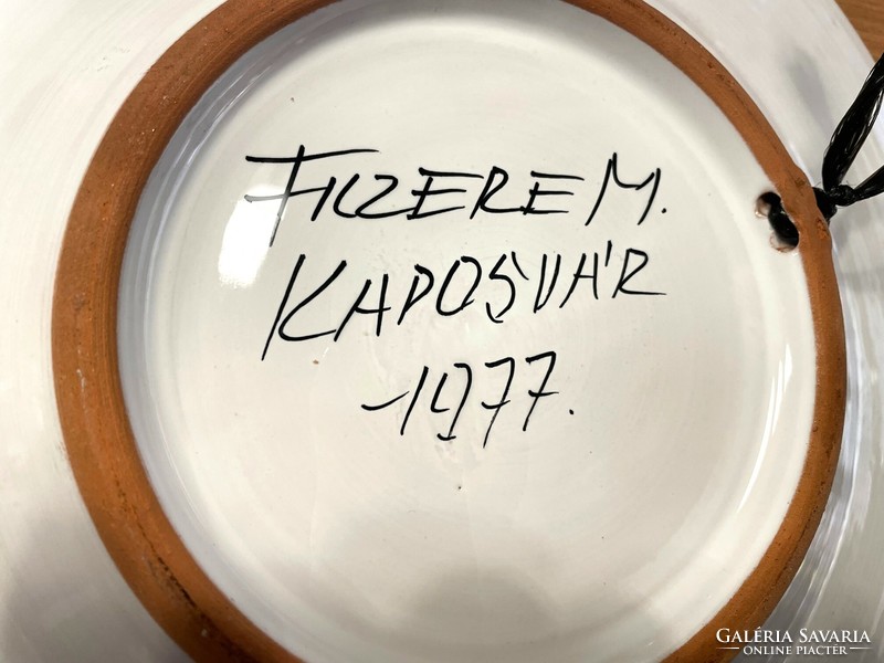Ficzere Mátyás festett, nagyméretű, jelzett fali tányér, 1977