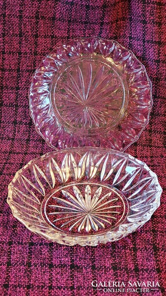 2 db. régi,  csiszolt, ólomkristály tányér, tálka. 14,5 cm. átmérő. 3 cm. magas.