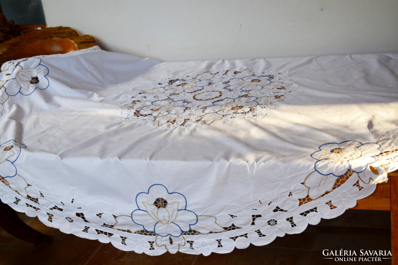 Régi Gyönyörű Hímzett riselt ünnepi nagy terítő asztalterítő  kör 160 cm átmérő