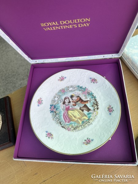 Royal doulton. Valentine's day porcelain plates