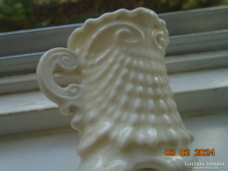 Dombor gyöngyszerű kagyló díszítésel felületén,csipkézett,kézzel festett antik cseh Gemma csésze