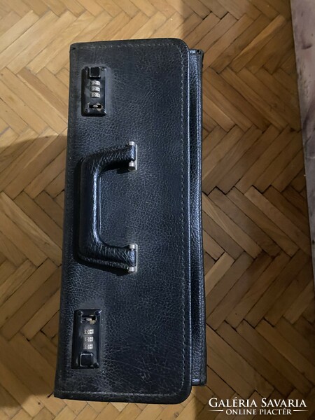 Leather pilot suitcase