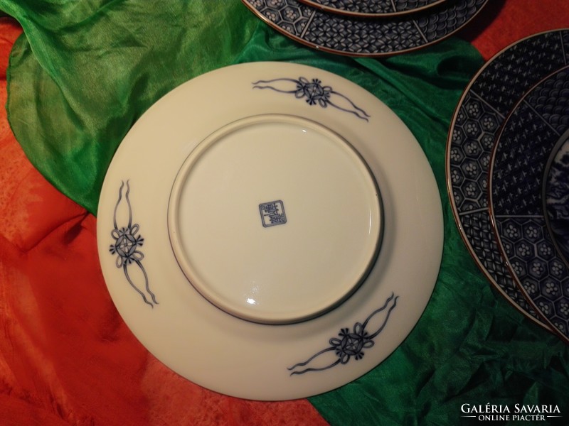Beautiful porcelain cake plate....Oriental.
