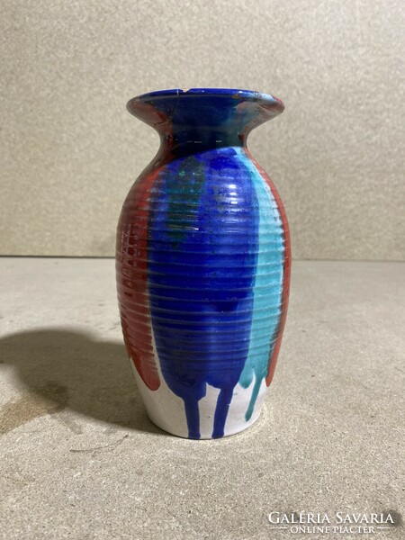 Lux Elek ? kerámia váza, 18 x 11 cm-es magasságú.2257