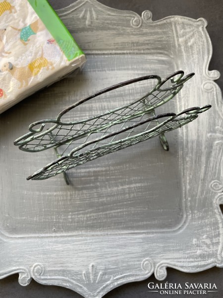 Fém, vintage “Ihr” szalvéta tartó antikolt zöldes színben - tacskó szalvétával