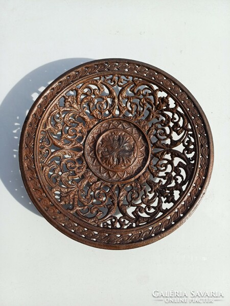 Old pierced cast iron bowl. /Worker around 1850/