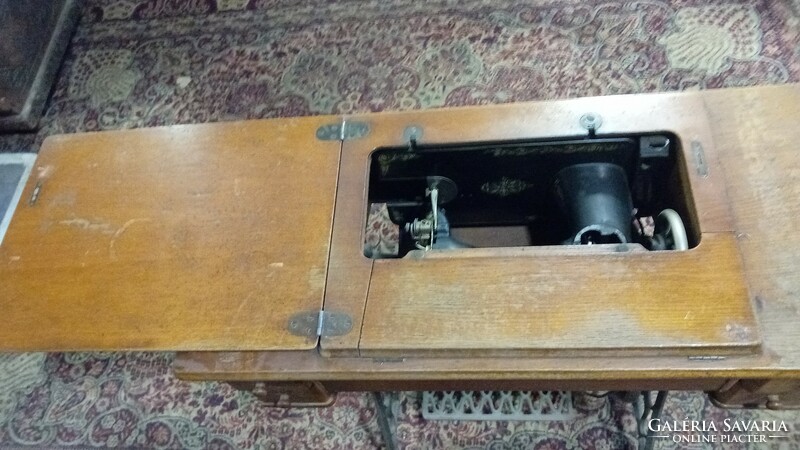 Singer sewing machine