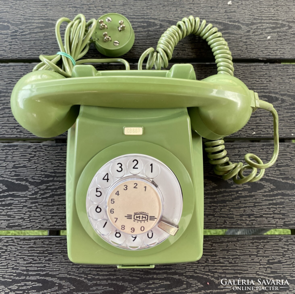 Cb667 green table dial telephone