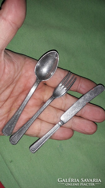Retro babázós szerepjáték evőeszköz szett 3 kanál 2 villa és kettő kés EGYBEN 9 cm képek szerint