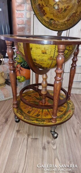 Drink holder globe