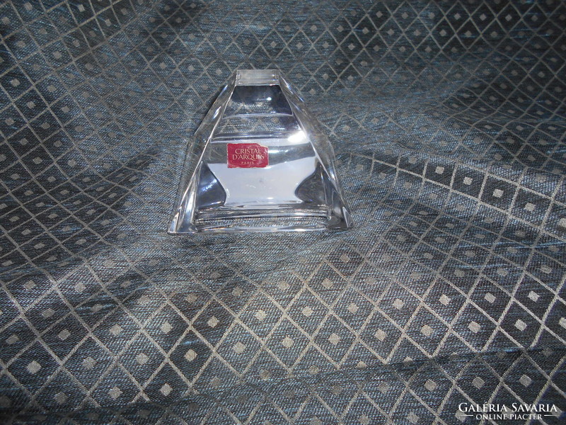 Francia jelzett levélnehezék -piramis alakú