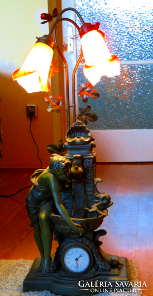 90 cm magas Spiáter állólámpa, órával, szökőkúttal