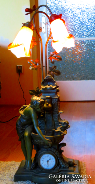 90 Cm high floor lamp with clock and fountain