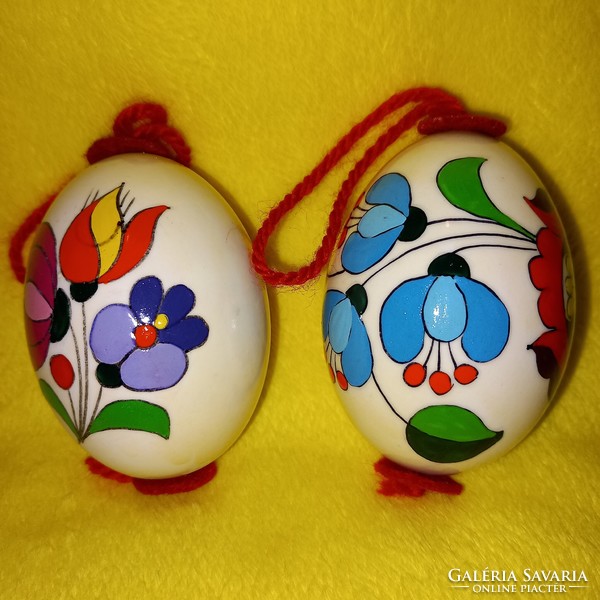 2 Kalocsa patterned, hand-painted Easter eggs, Easter decoration.