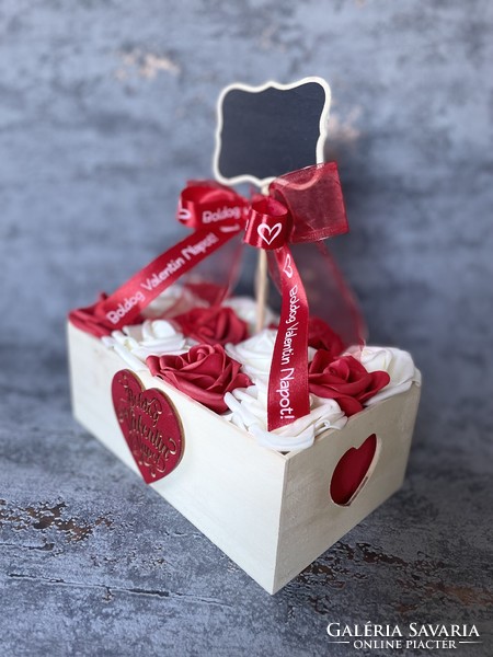 Rose box / flower box in a wooden box for Valentine's Day