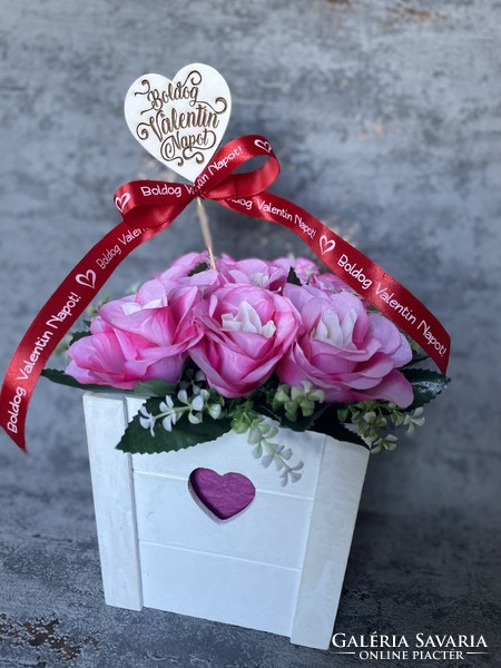 Rose box / pink silk roses in a wooden box for Valentine's Day gifts