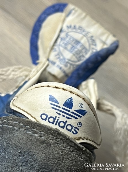 Adidas vintage sports shoes 18-19 es