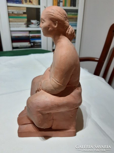 Statue of a seated woman