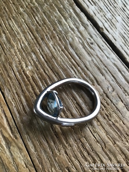 Older Benetton brand polished stone rhodium-plated silver pendant