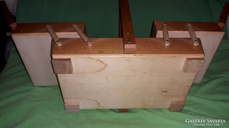 Old, good condition, hinged openable polished wooden sewing box 30 x 14 x 16 cm as shown in the pictures