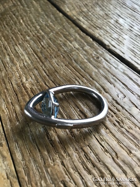 Older Benetton brand polished stone rhodium-plated silver pendant
