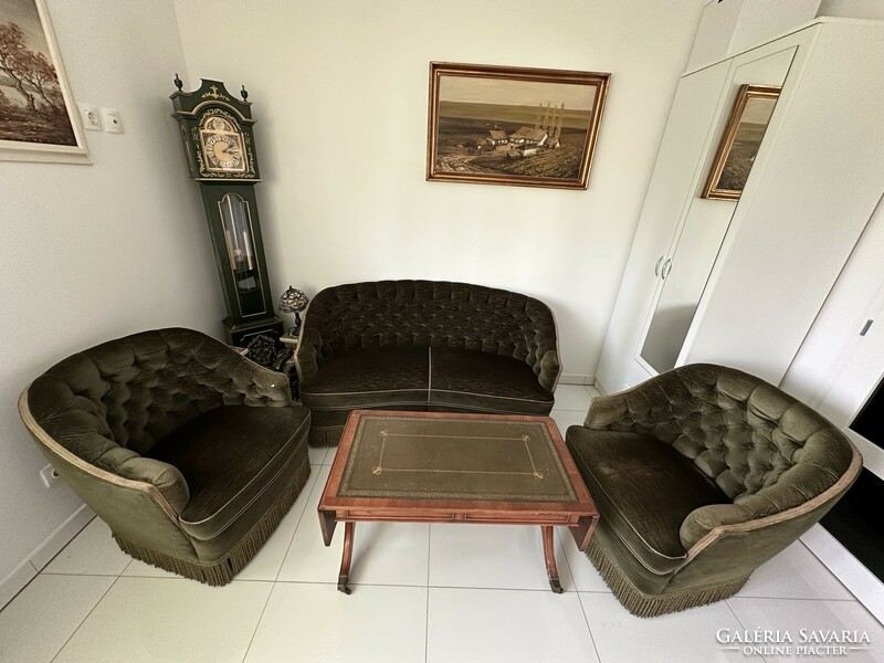 Lounge set with table