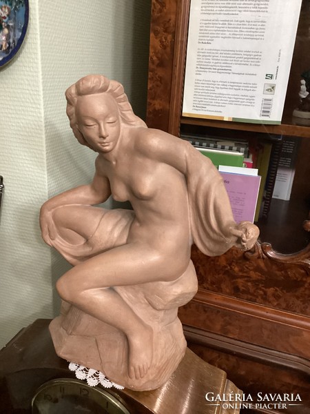Statue of a female nude by Imre Kovács Turáni