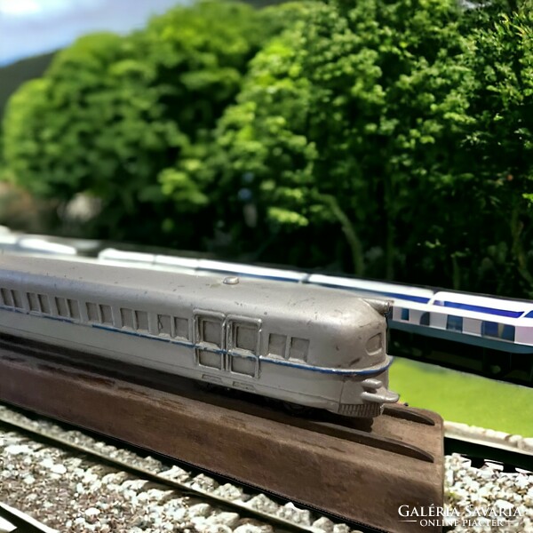 GANZ-MÁVAG mozdony vasút modell/makett fa talpon