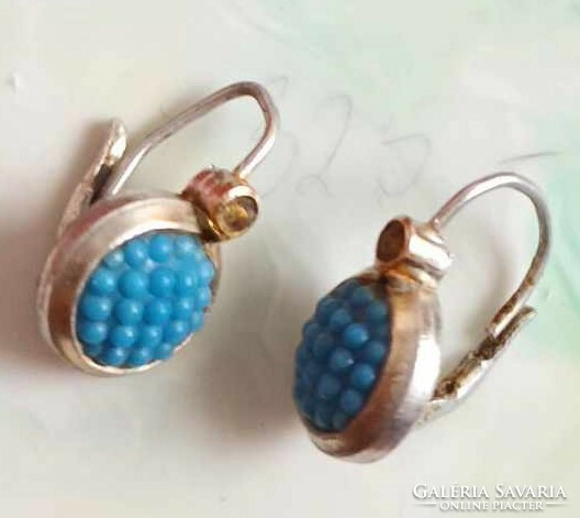 Antique stud earrings with blackberry pattern