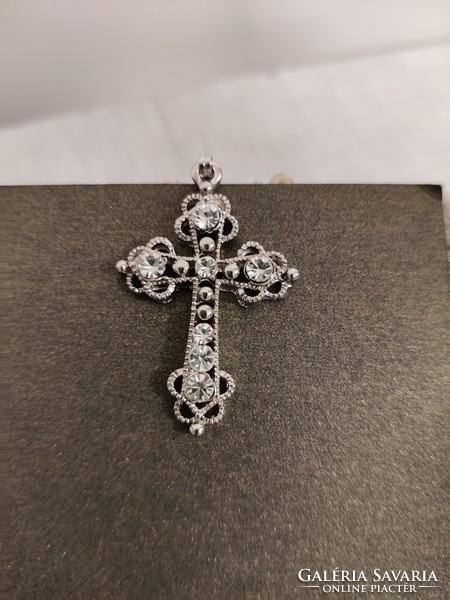 Bizzu silver cross pendant