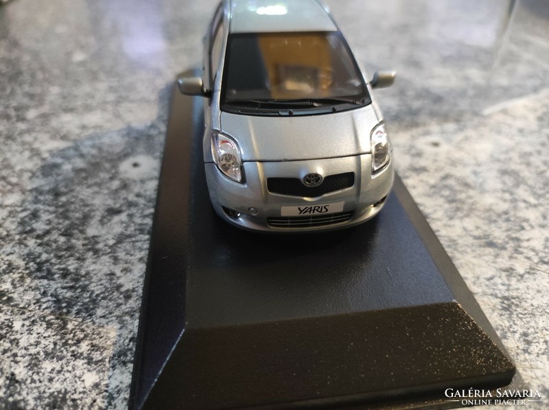 Minichamps toyota yaris mk2 1/43. 5 Door